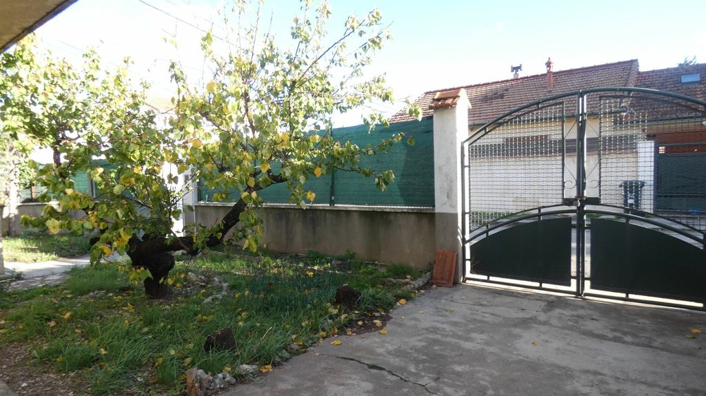 Achat maison à vendre 3 chambres 105 m² - Nîmes