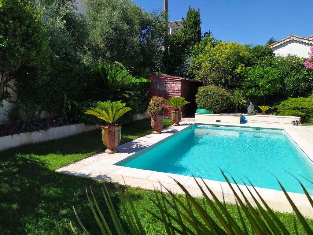 Achat maison à vendre 5 chambres 210 m² - Antibes