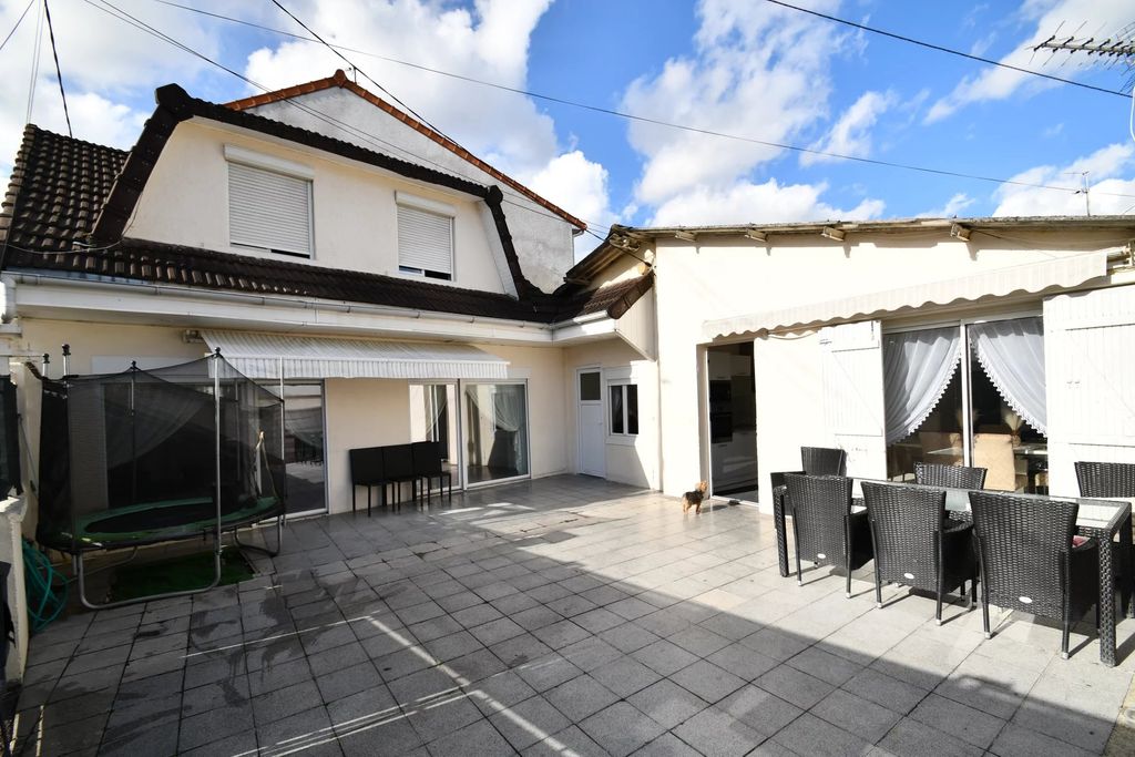 Achat maison à vendre 5 chambres 213 m² - Livry-Gargan