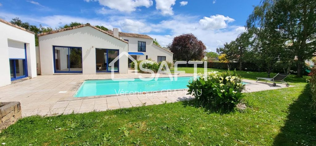 Achat maison à vendre 4 chambres 245 m² - La Roche-sur-Yon