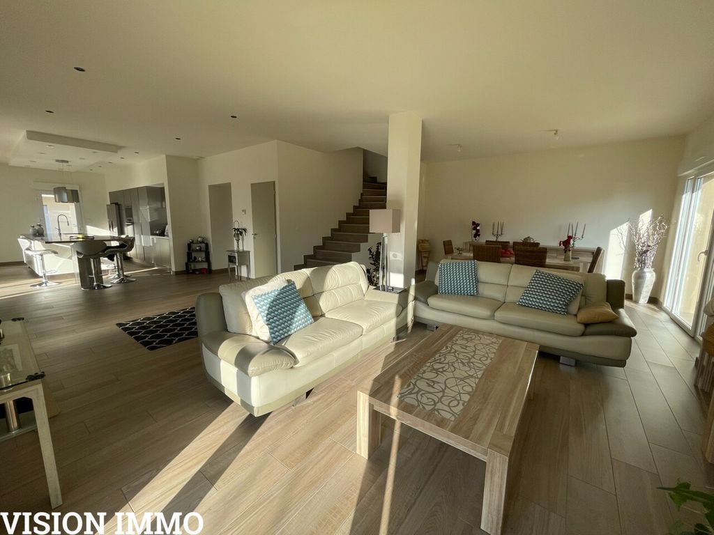 Achat maison à vendre 4 chambres 192 m² - Coublevie