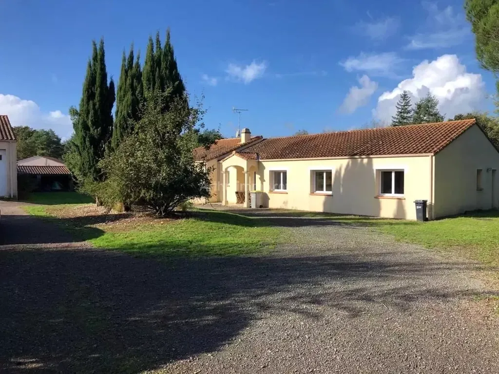 Achat maison à vendre 4 chambres 155 m² - Grosbreuil