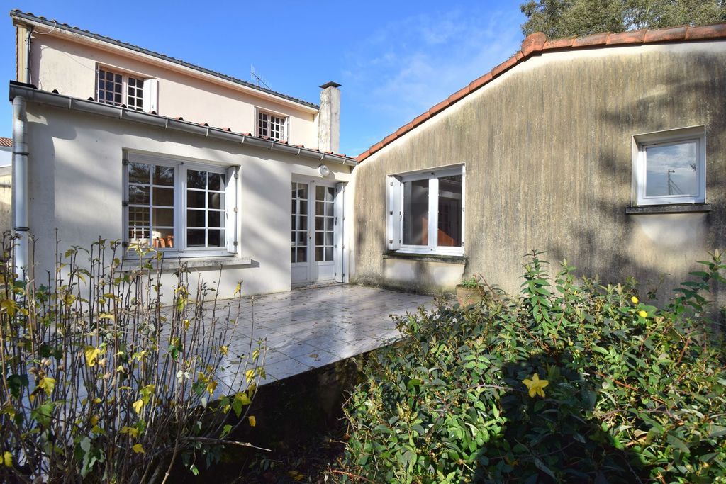 Achat maison à vendre 3 chambres 136 m² - Saint-Philbert-de-Bouaine