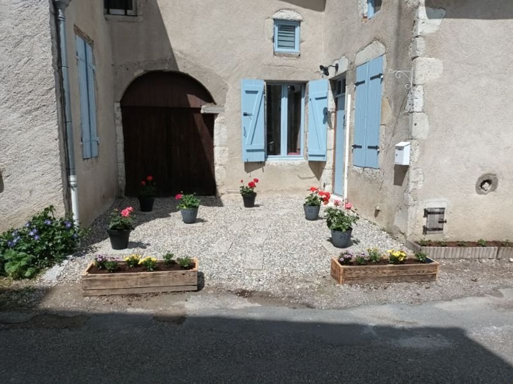 Achat maison à vendre 2 chambres 95 m² - Charroux