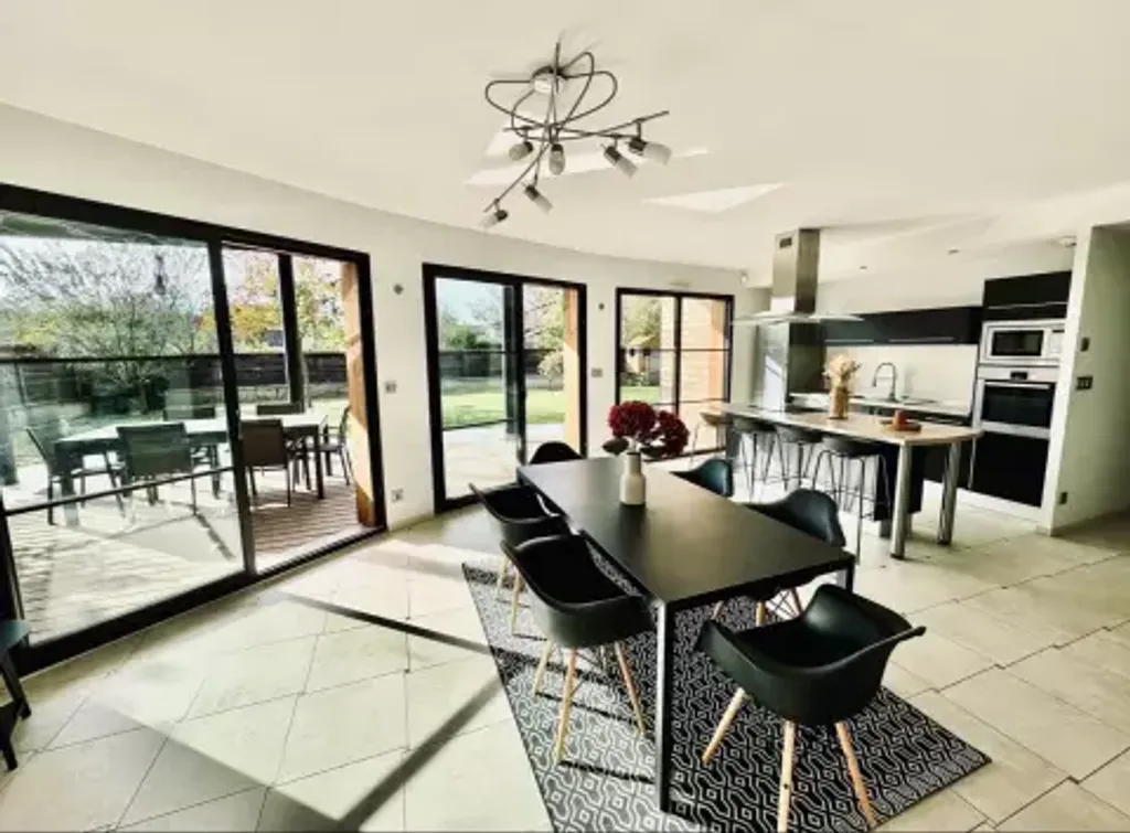 Achat maison à vendre 3 chambres 160 m² - Cailloux-sur-Fontaines