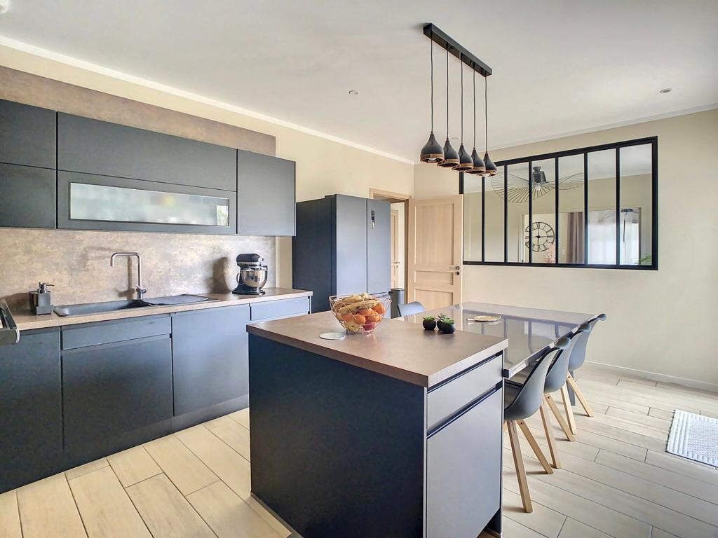 Achat maison à vendre 4 chambres 215 m² - Bretigny