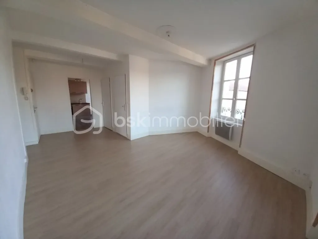 Achat appartement à vendre 4 pièces 83 m² - Saint-Étienne-de-Saint-Geoirs