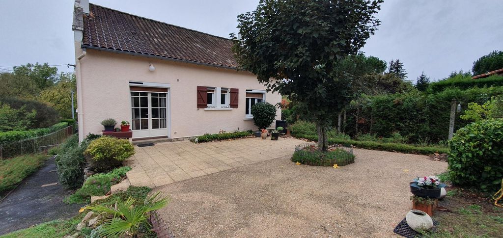 Achat maison à vendre 3 chambres 95 m² - Montmorillon