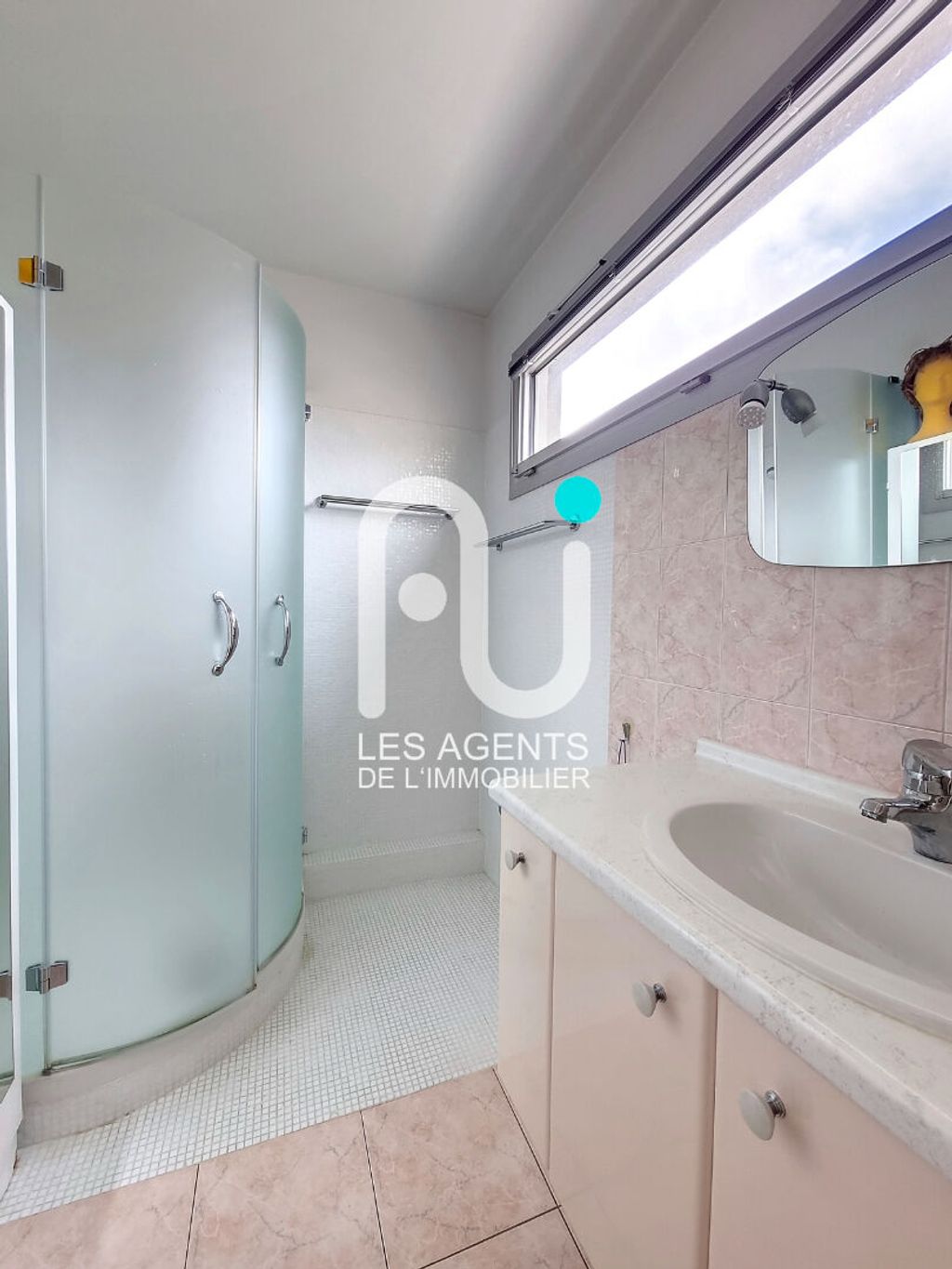 Achat appartement à vendre 3 pièces 63 m² - Courbevoie