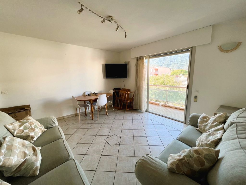 Achat appartement à vendre 4 pièces 77 m² - Cavalaire-sur-Mer