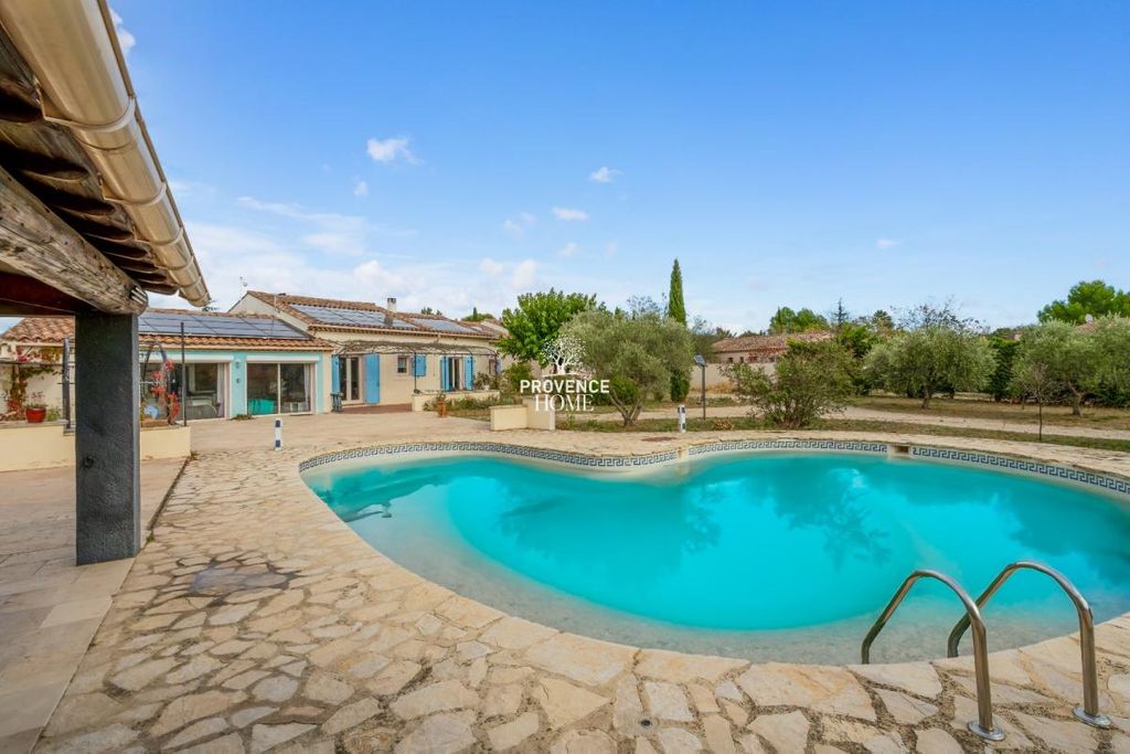 Achat maison à vendre 7 chambres 220 m² - Cabrières-d'Avignon