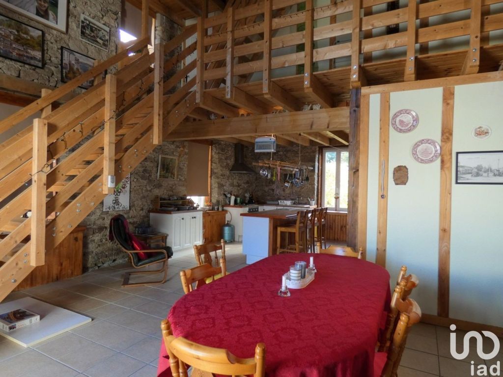 Achat maison à vendre 2 chambres 148 m² - Bertignat