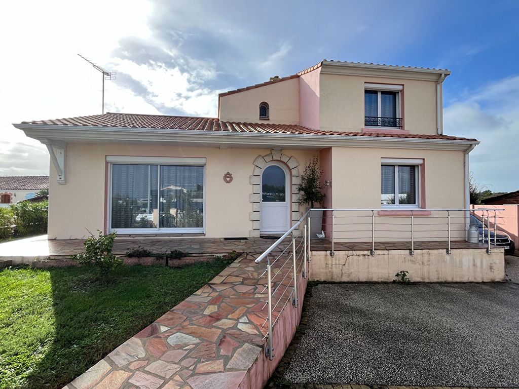 Achat maison à vendre 4 chambres 144 m² - Saint-Hilaire-de-Riez