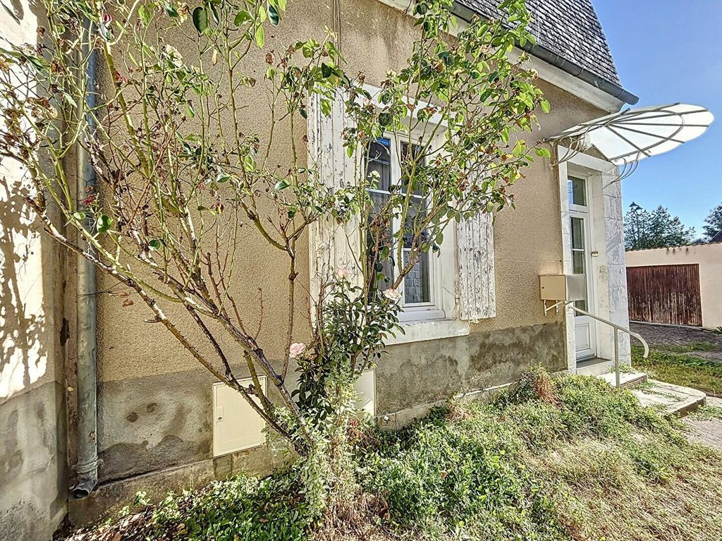 Achat maison à vendre 2 chambres 67 m² - Saint-Amand-Montrond