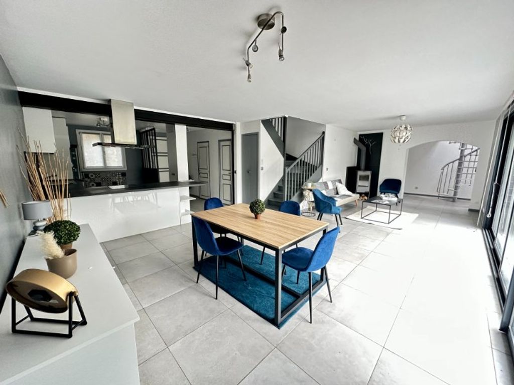 Achat maison à vendre 5 chambres 160 m² - Lésigny