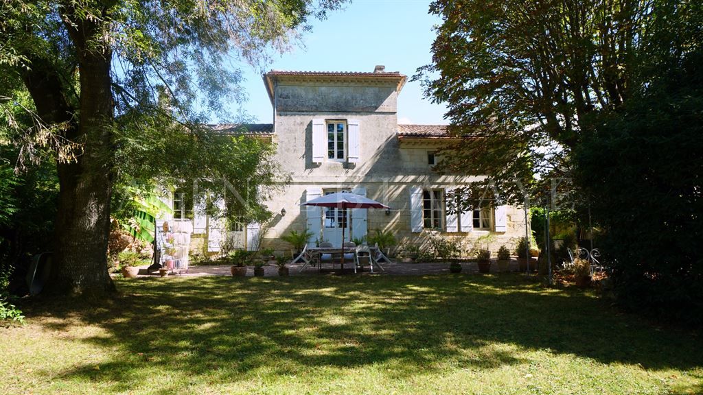 Achat maison à vendre 5 chambres 225 m² - Bordeaux