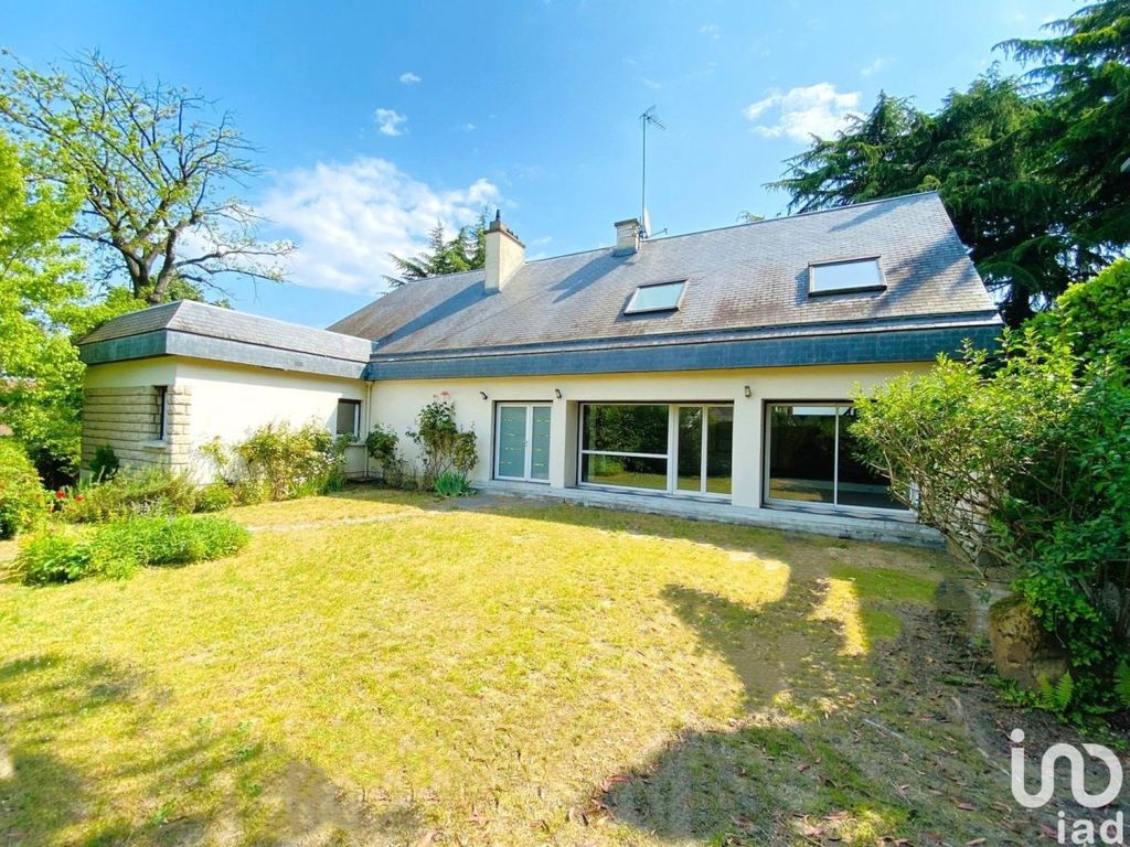 Achat maison à vendre 6 chambres 214 m² - La Celle-Saint-Cloud
