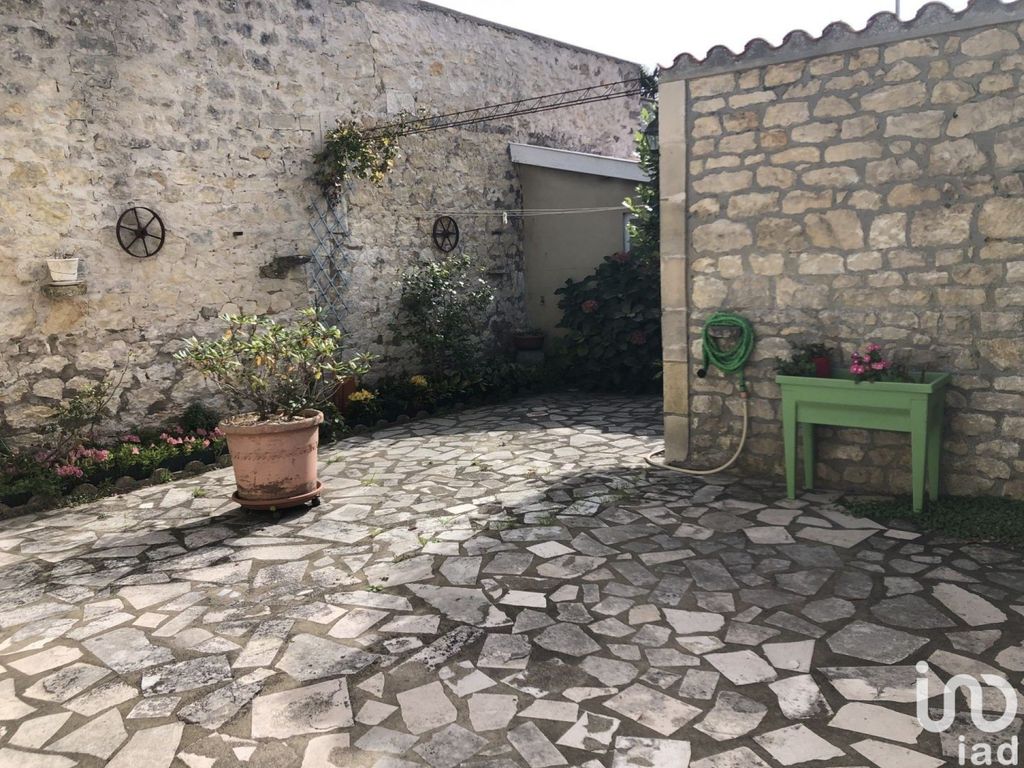 Achat maison à vendre 2 chambres 95 m² - Rochefort