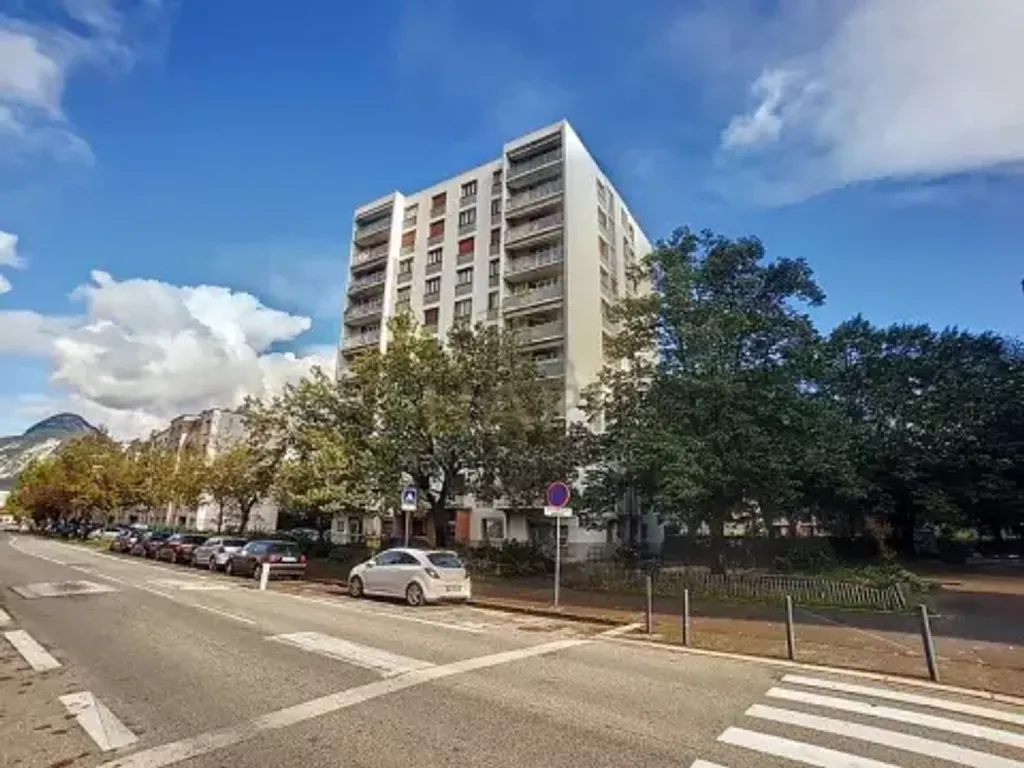 Achat appartement à vendre 2 pièces 49 m² - Grenoble