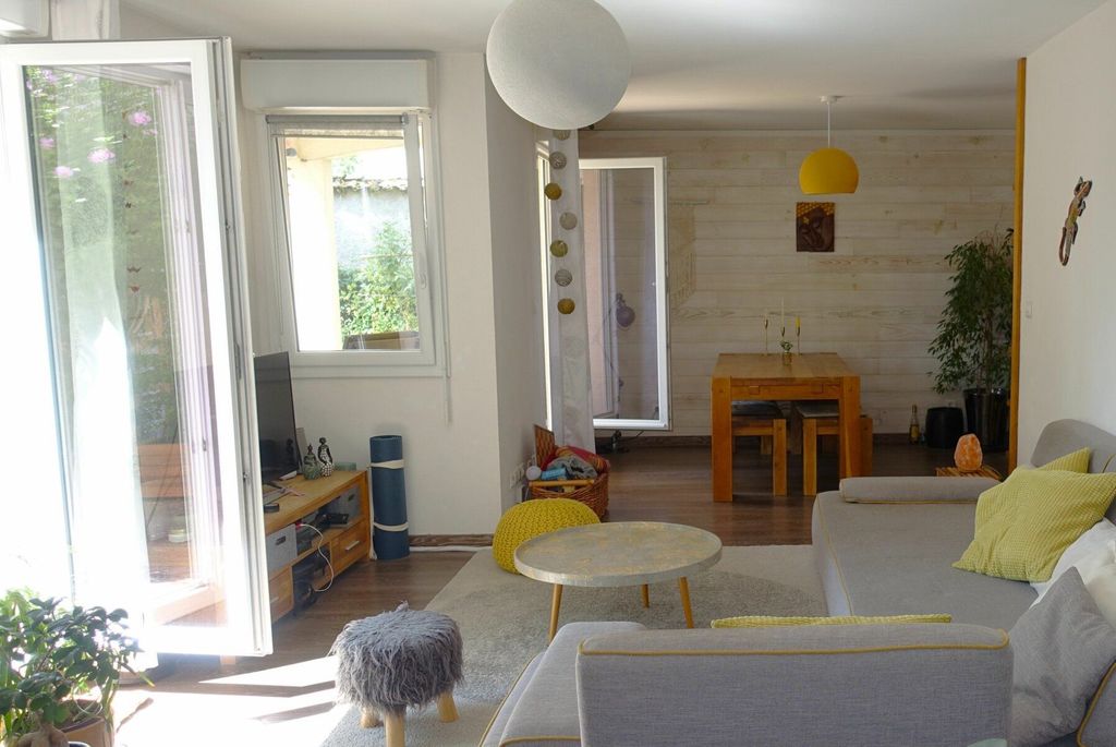 Achat appartement à vendre 5 pièces 101 m² - Saint-Genis-Laval