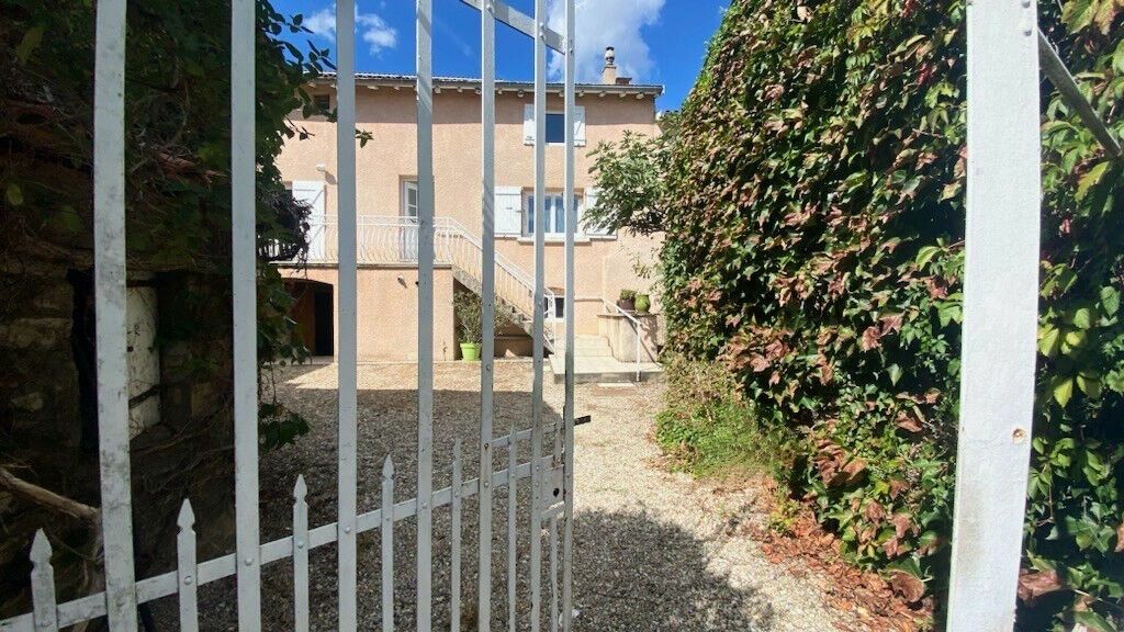 Achat maison à vendre 4 chambres 220 m² - Saint-Laurent-d'Agny