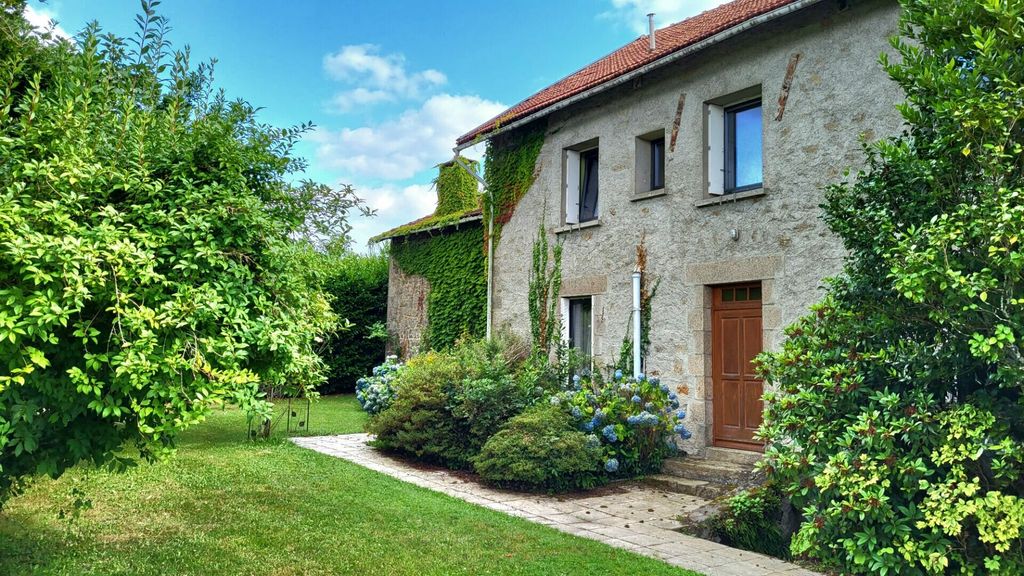 Achat maison à vendre 5 chambres 350 m² - Saint-Gence