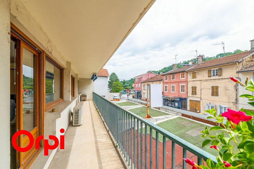 Achat appartement à vendre 4 pièces 86 m² - Bourgoin-Jallieu