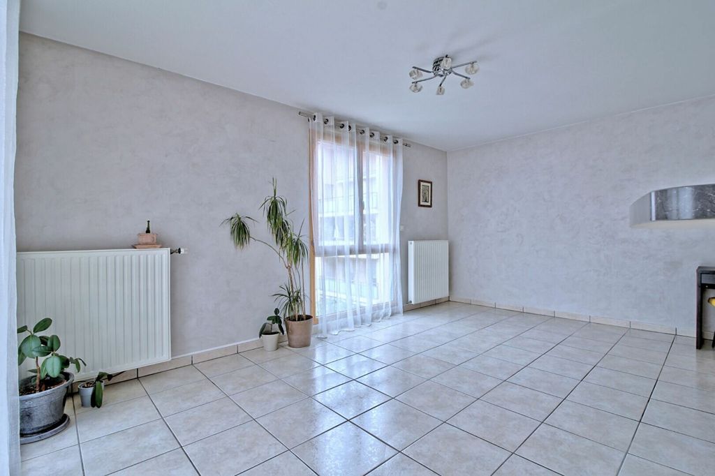 Achat appartement à vendre 3 pièces 64 m² - Meyzieu