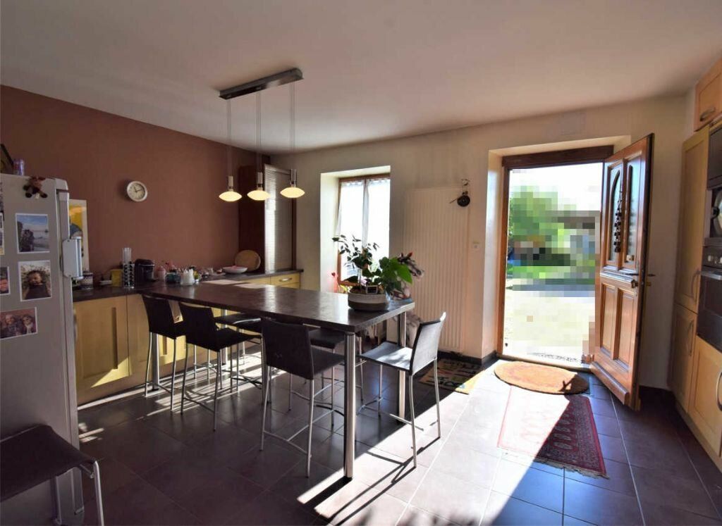 Achat maison à vendre 3 chambres 157 m² - Saint-Genis-Pouilly