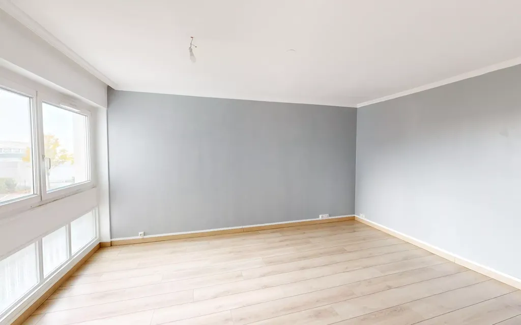 Achat appartement à vendre 3 pièces 78 m² - Décines-Charpieu