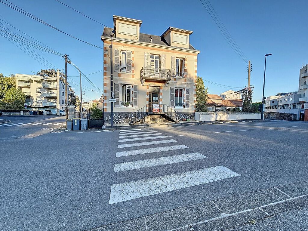 Achat maison à vendre 9 chambres 250 m² - Chamalières