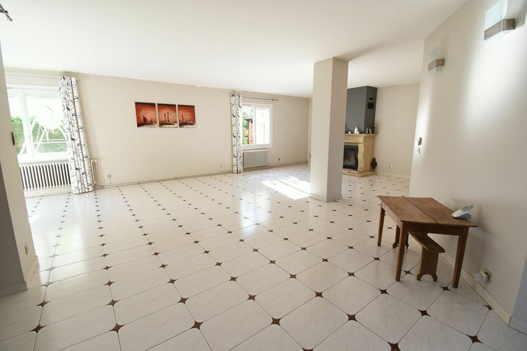 Achat maison à vendre 5 chambres 197 m² - Bourg-lès-Valence