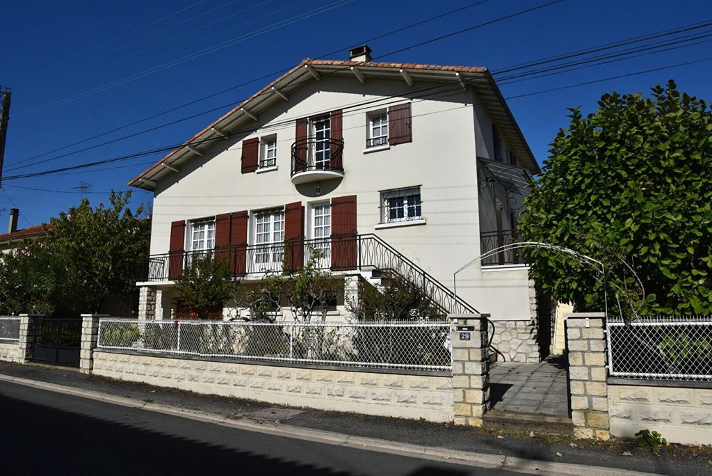 Achat maison à vendre 4 chambres 150 m² - La Rochefoucauld