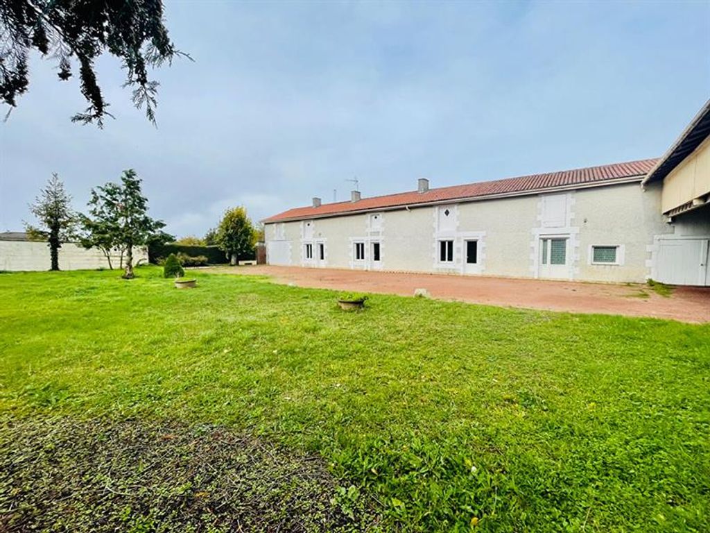 Achat maison à vendre 4 chambres 130 m² - Champigny en Rochereau