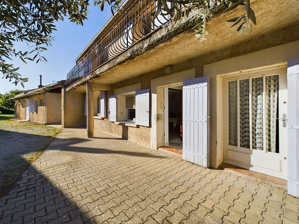 Achat maison à vendre 4 chambres 190 m² - Cheval-Blanc