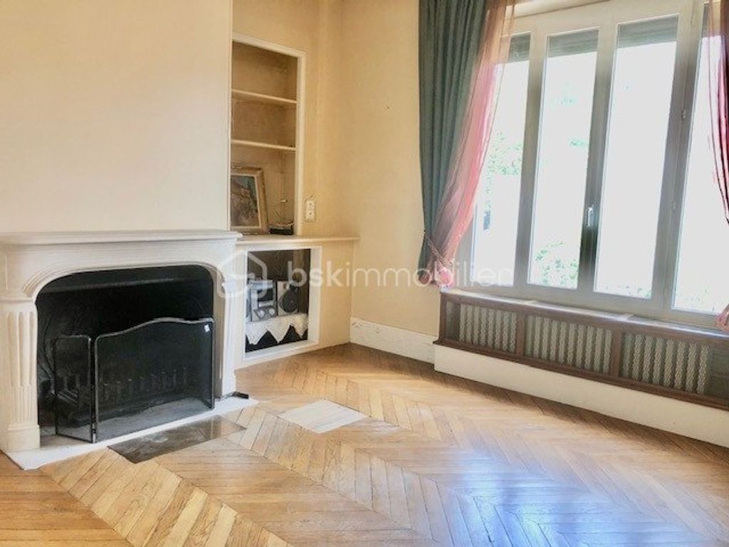 Achat maison à vendre 6 chambres 187 m² - Saint-Pierre-lès-Nemours