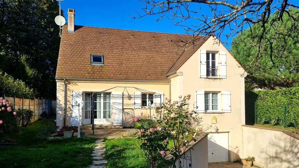 Achat maison à vendre 5 chambres 176 m² - Montigny-sur-Loing