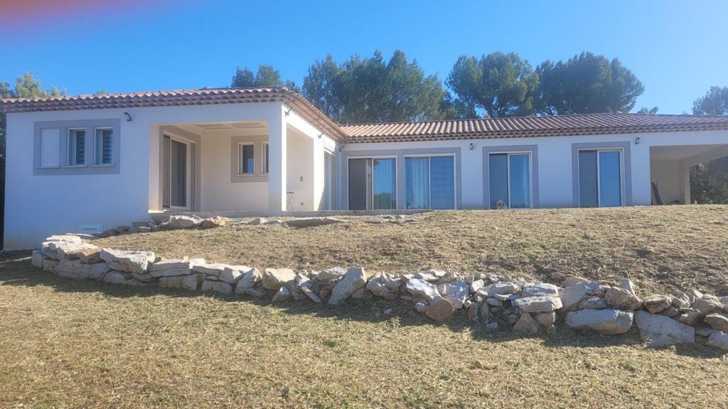 Achat maison à vendre 5 chambres 188 m² - Seillons-Source-d'Argens