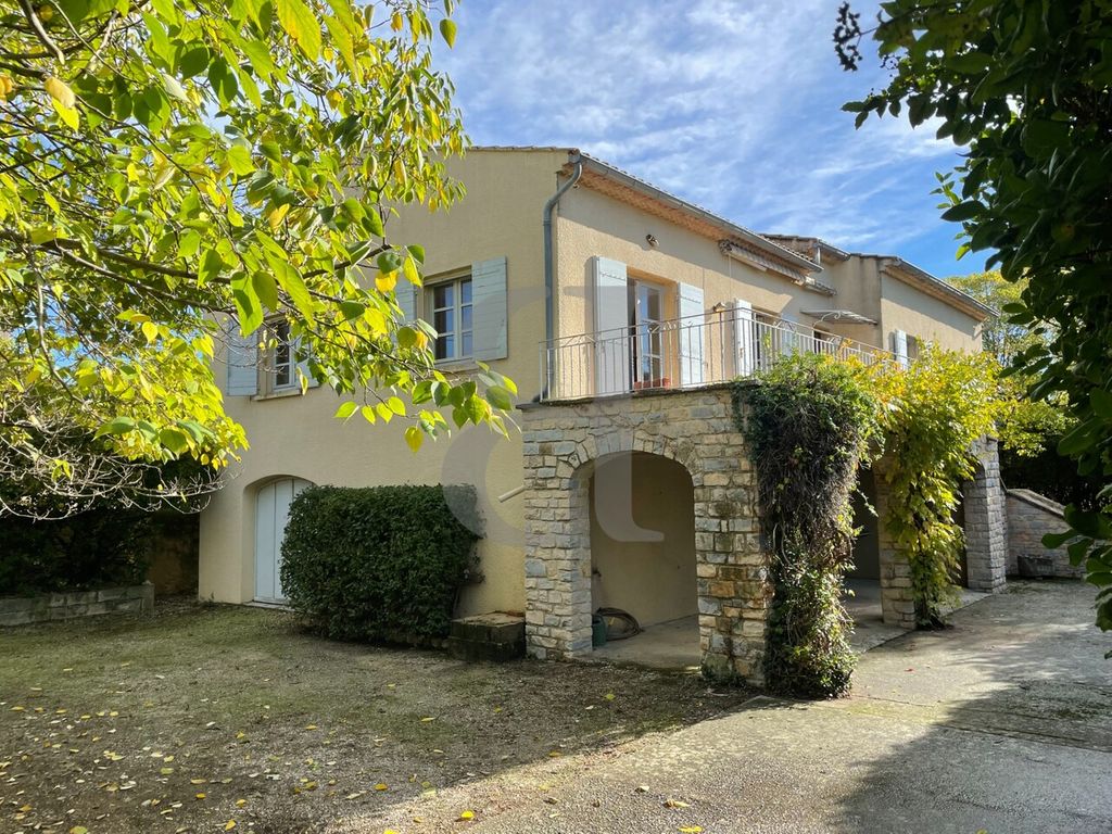 Achat maison à vendre 3 chambres 189 m² - Sainte-Cécile-les-Vignes