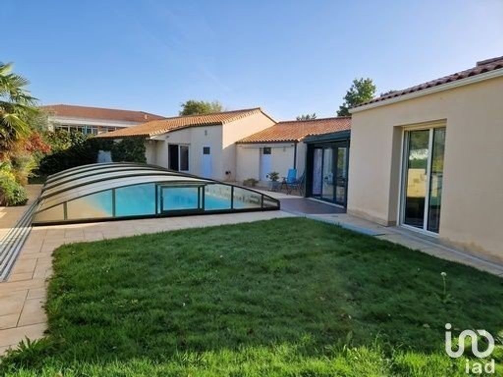 Achat maison à vendre 4 chambres 159 m² - La Ferrière