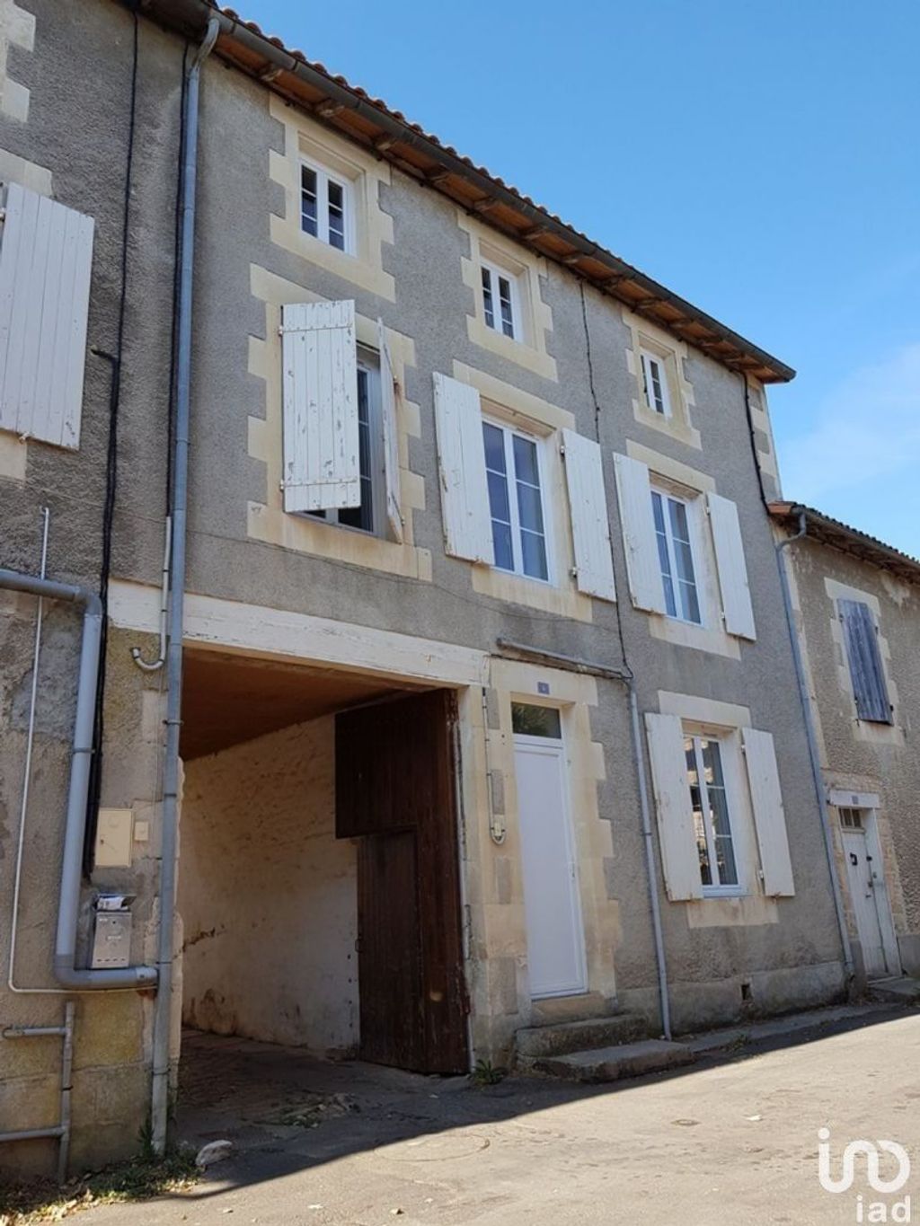 Achat maison à vendre 4 chambres 116 m² - Lezay