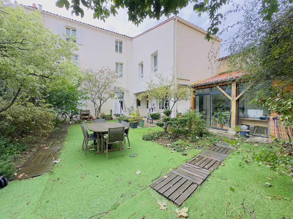 Achat maison à vendre 6 chambres 240 m² - La Roche-sur-Yon