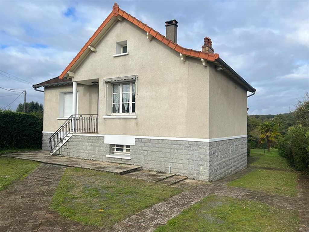 Achat maison à vendre 3 chambres 121 m² - Lussac-les-Châteaux