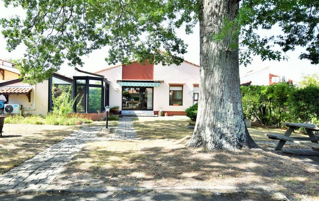 Achat maison à vendre 4 chambres 160 m² - Saint-Médard-en-Jalles