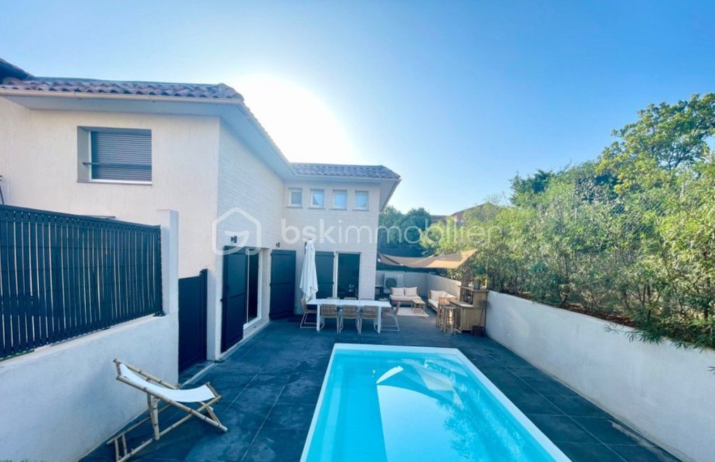 Achat maison à vendre 3 chambres 97 m² - Sanary-sur-Mer