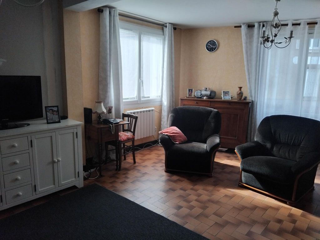 Achat maison à vendre 4 chambres 112 m² - Saint-Sébastien