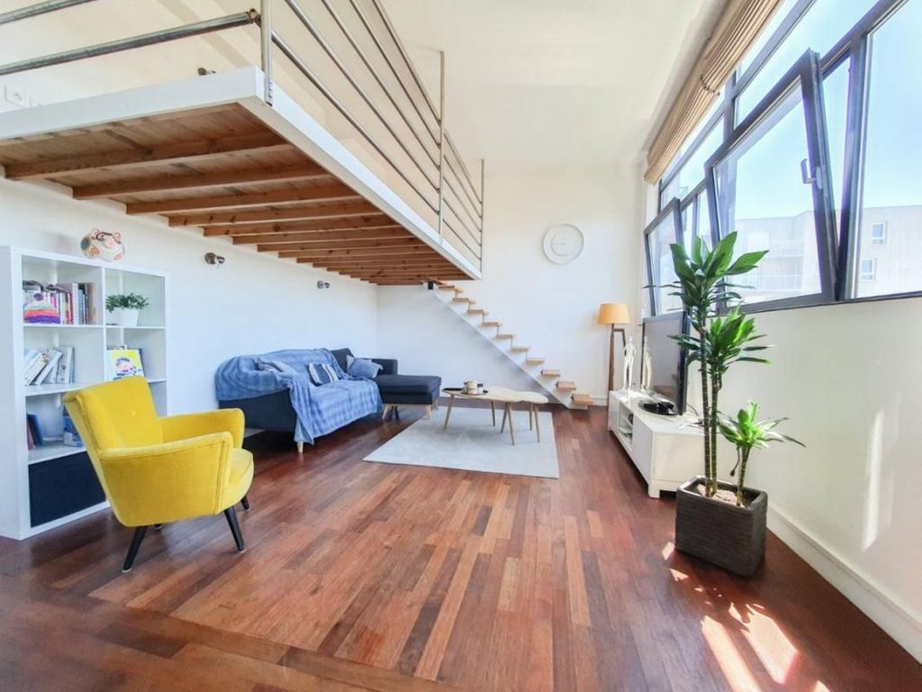 Achat loft à vendre 3 pièces 73 m² - Croix