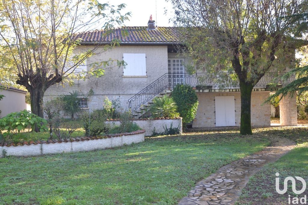 Achat maison à vendre 4 chambres 192 m² - Jarnac