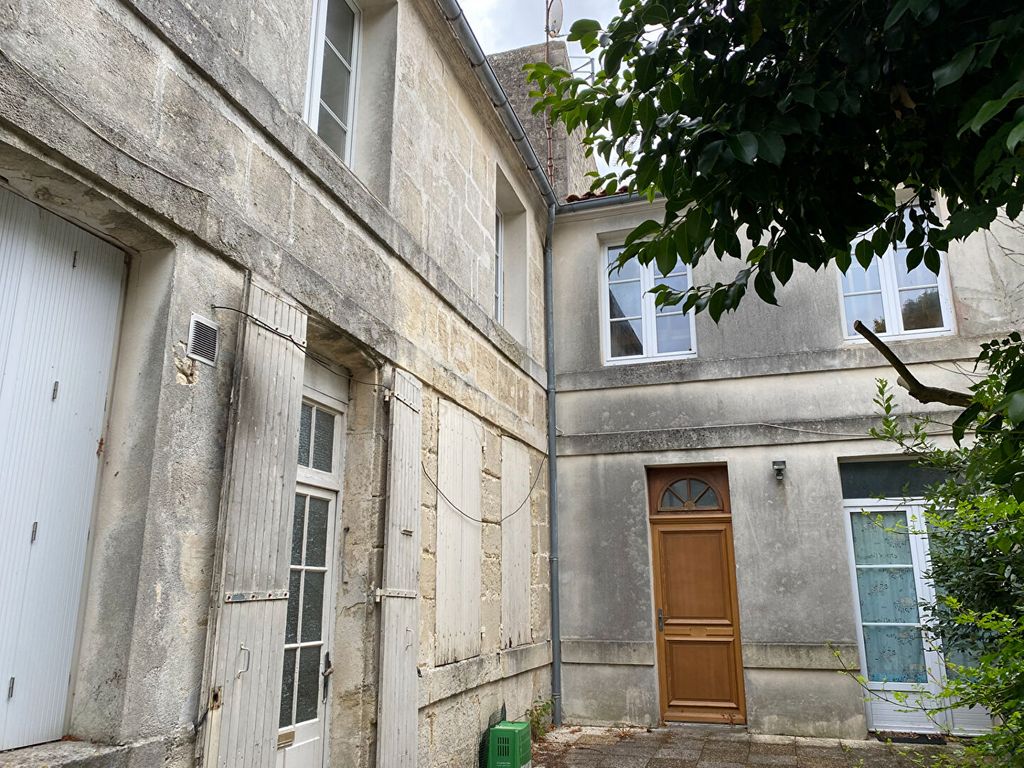 Achat appartement à vendre 3 pièces 188 m² - Rochefort