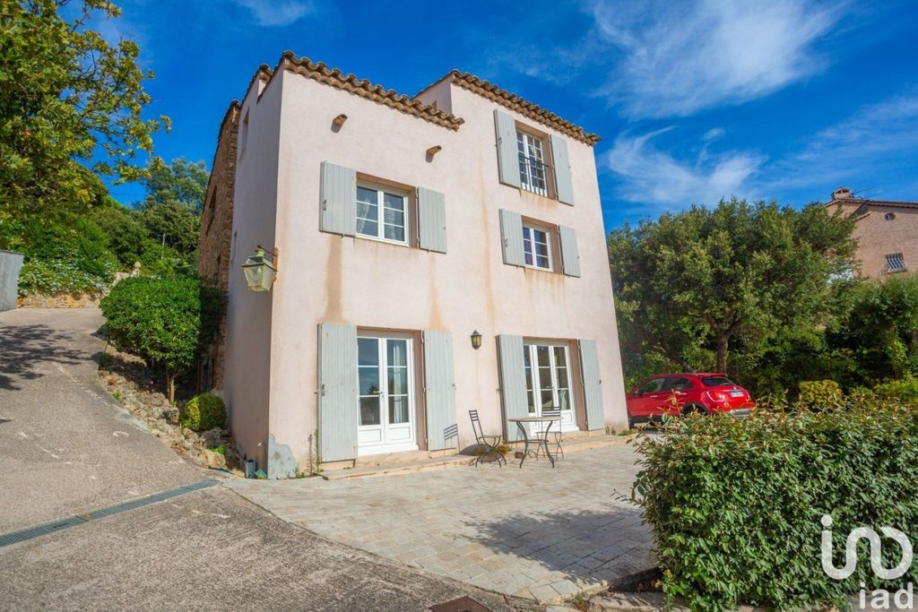 Achat maison à vendre 4 chambres 125 m² - Sainte-Maxime